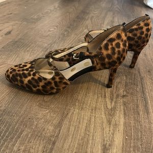 Boden leather, spotted pattern, animal hair pumps. Excellent condition. 2.5 heel